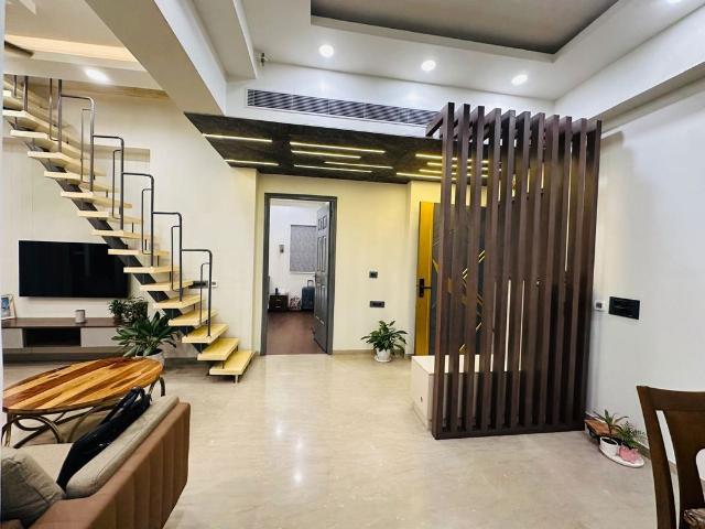 Resale | 3.5 BHK + 2275 Sq.Ft. Apartment in Dasnac Burj
