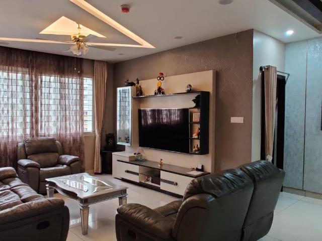 Resale | 3.5 BHK 2280 Sq.Ft. Apartment in Prestige Lakeside Habitat