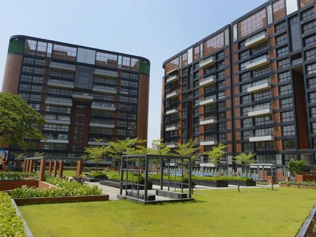 Resale | 3.5 BHK + 2300 Sq.Ft. Apartment in Kumar Sienna