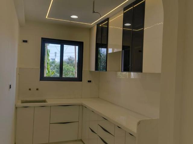 Resale | 3.5 BHK 2300 Sq.Ft. Apartment in Raja Park