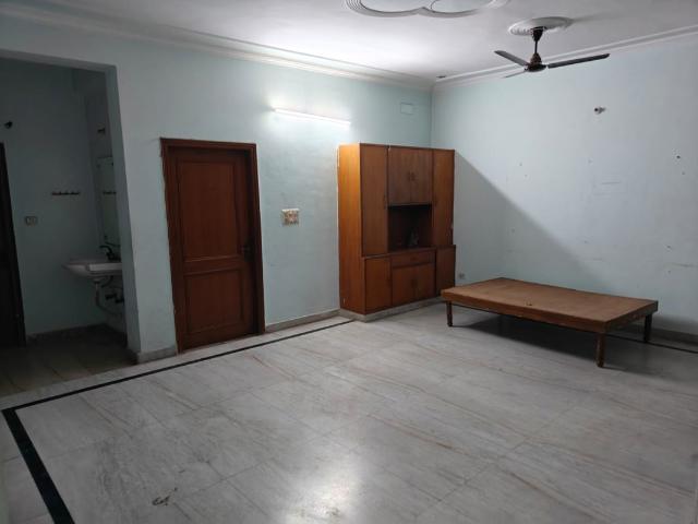 Resale | 3.5 BHK + 2300 Sq.Ft. Apartment in RWA Jalvayu Vihar