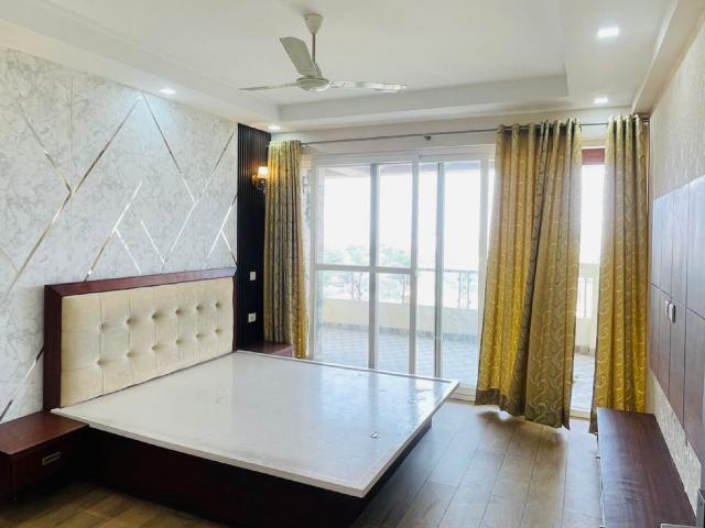 Resale | 3.5 BHK 2350 Sq.Ft. Apartment in MI Rustle Court