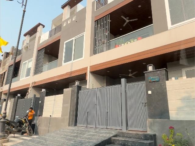 Resale | 3.5 BHK 235 Sq.Yd. Independent House in Preet Vihar