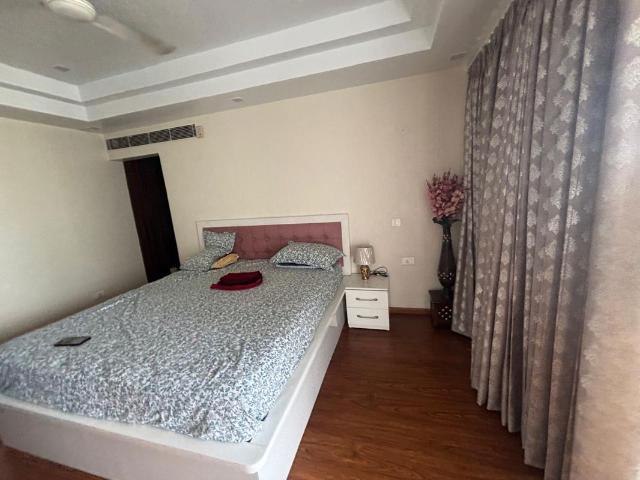 Resale | 3.5 BHK + 2360 Sq.Ft. Apartment in Gomti Nagar