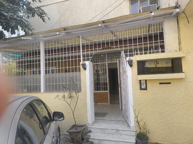 Resale | 3.5 BHK 2400 Sq.Ft. Apartment in Vasant Kunj