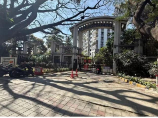 Resale | 3.5 BHK 2403 Sq.Ft. Apartment in Sterling Terraces