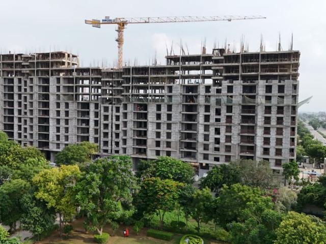 Resale | 3.5 BHK + 2435 Sq.Ft. Apartment in Mansarovar