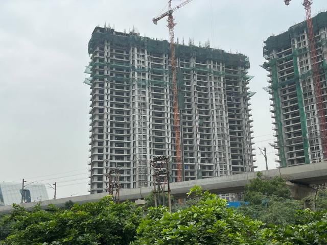 Resale | 3.5 BHK + 2500 Sq.Ft. Apartment in Godrej Jardinia