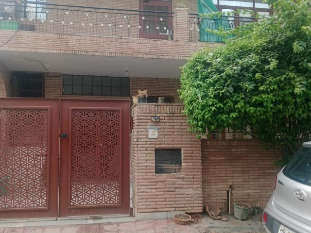 Resale | 3.5 BHK + 250 Sq.Yd. Independent House in Sector 11