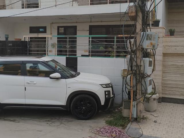 Resale | 3.5 BHK + 250 Sq.Yd. Independent House in Sector 11