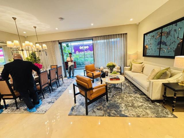 Resale | 3.5 BHK + 2538 Sq.Ft. Apartment in BPTP Downtown 66