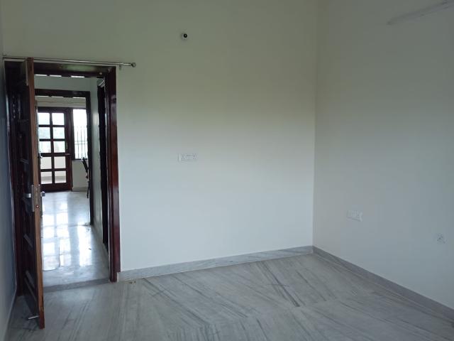 Resale | 3.5 BHK 2650 Sq.Ft. Apartment in Sector 27A
