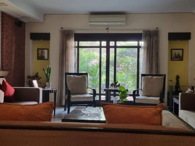 Resale | 3.5 BHK + 270 Sq.Yd. Independent House in Sector 1