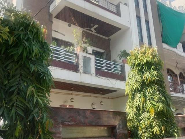 Resale | 3.5 BHK + 271 Sq.Yd. Independent House in Sector 11