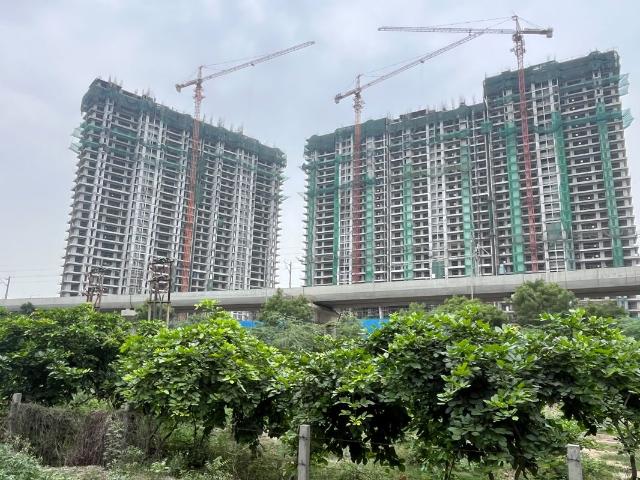 Resale | 3.5 BHK + 2800 Sq.Ft. Apartment in Godrej Jardinia