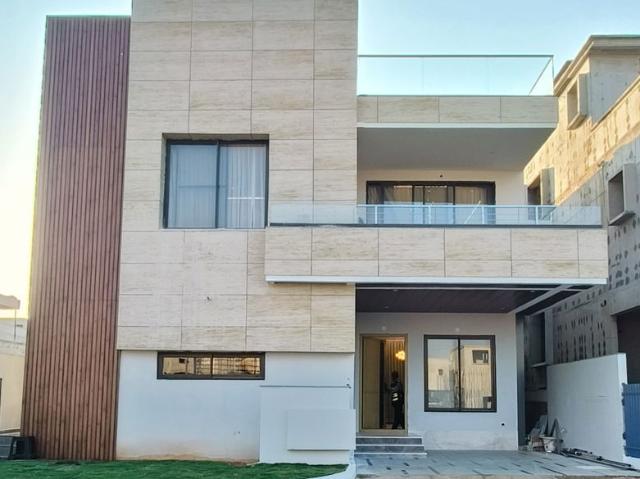 Resale | 3.5 BHK + 2800 Sq.Ft. Villa in Prestige Royal Woods
