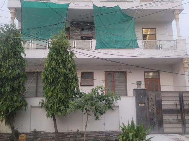 Resale | 3.5 BHK + 300 Sq.Yd. Independent House in Sector 9