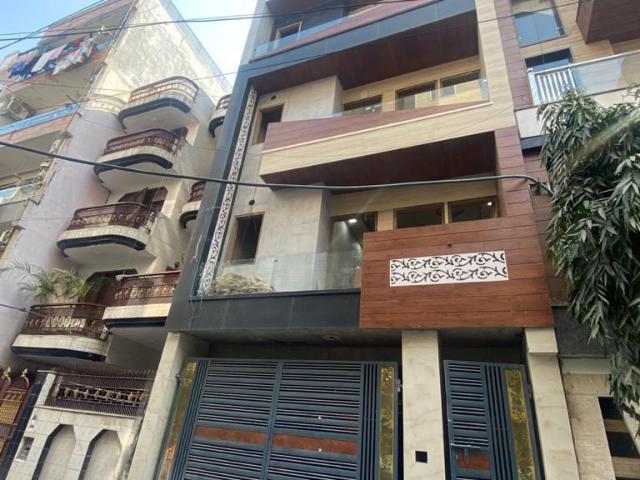 Resale | 3.5 BHK 385 Sq.Yd. Independent House in Preet Vihar