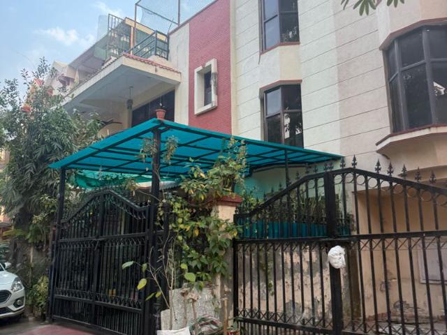 Resale | 3.5 BHK + Extra Room 173 Sq.Yd. Villa in Palam Vihar Residents Association