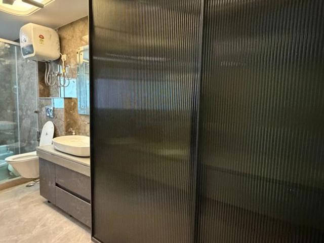 Resale | 3.5 BHK + Extra Room 1950 Sq.Ft. Apartment in Emaar The Palm Drive Palm Studios