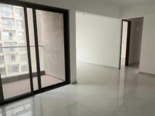 Resale | 3.5 BHK + Extra Room 1150 Sq.Ft. Apartment in Mantra Mirari