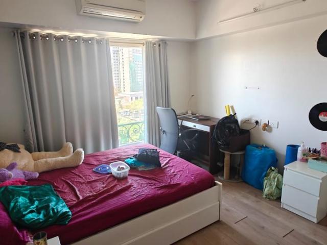 Resale | 3.5 BHK + Extra Room 1255 Sq.Ft. Apartment in Kanakia Paris