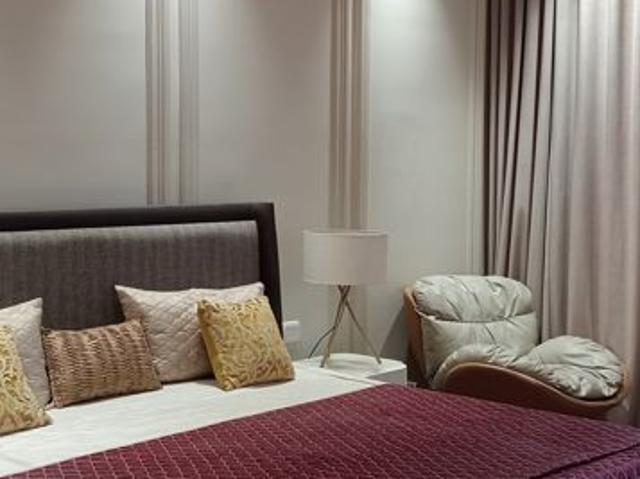 Resale | 3.5 BHK + Extra Room 2250 Sq.Ft. Apartment in Jashn Elevate