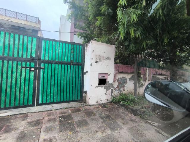 Resale | 3.5 BHK + Pooja Room,Study Room 500 Sq.Yd. Independent House in Sector 9