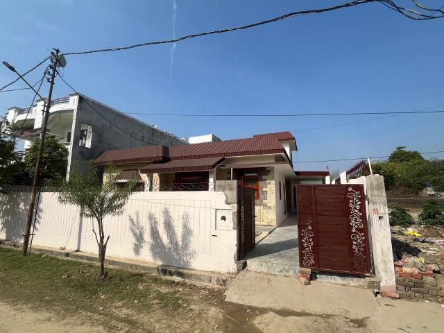 Resale | 3.5 BHK + Pooja Room,Servant Room 4500 Sq.Ft. Independent House in Unitech South City