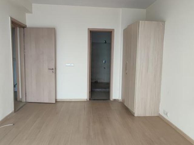 Resale | 3.5 BHK + Pooja Room,Servant Room 1940 Sq.Ft. Apartment in DLF Express Greens