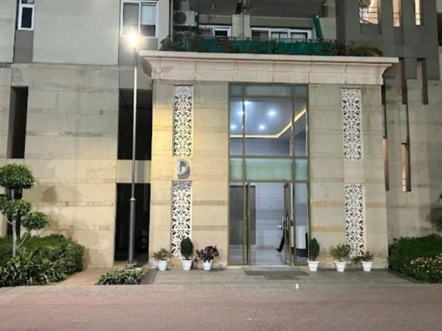 Resale | 3.5 BHK + Pooja Room,Servant Room 1942 Sq.Ft. Apartment in Conscient Heritage Max