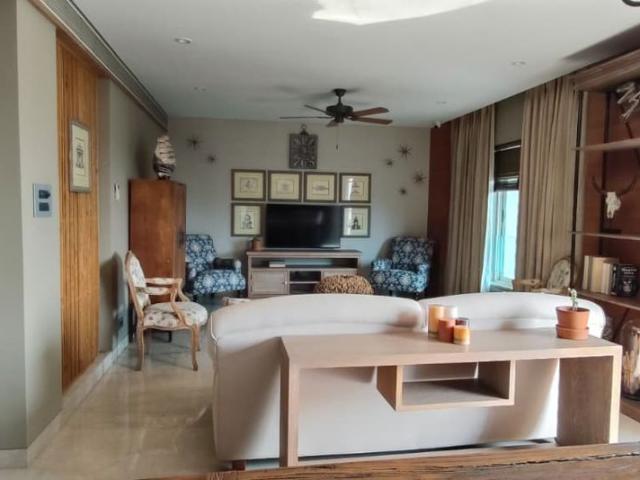Resale | 3.5 BHK + Pooja Room,Servant Room 2500 Sq.Ft. Apartment in Karia Konark Bella Vista