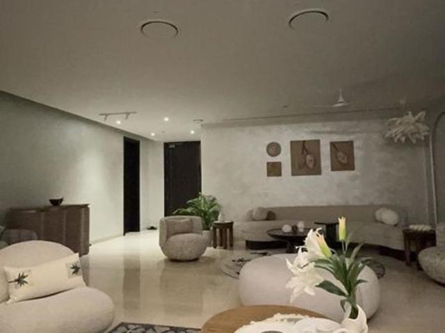 Resale | 3.5 BHK + Pooja Room,Servant Room,Study Room,Extra Room 2742 Sq.Ft. Apartment in DLF The Ultima
