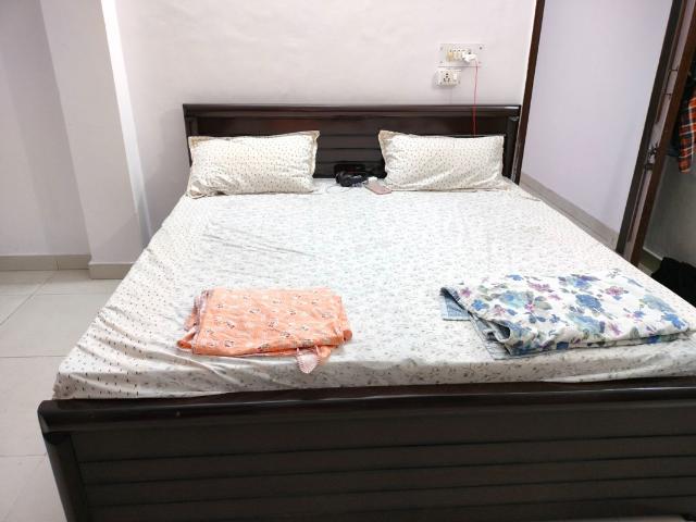 Resale | 3.5 BHK + Pooja Room,Servant Room,Study Room,Extra Room 506 Sq.Yd. Independent House in Maharani Bagh