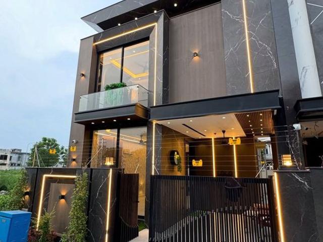 Resale | 3.5 BHK + Pooja Room,Servant Room,Study Room,Extra Room,Basement,Store Room 960 Sq.Ft. Villa in Kanakapura Road