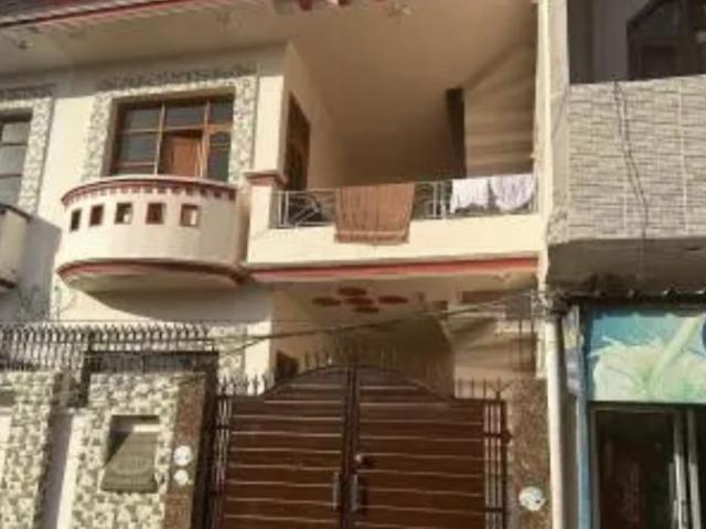 Resale | 3.5 BHK + Pooja Room,Servant Room,Study Room,Extra Room,Basement,Store Room 186 Sq.Yd. Independent House in Sector 16