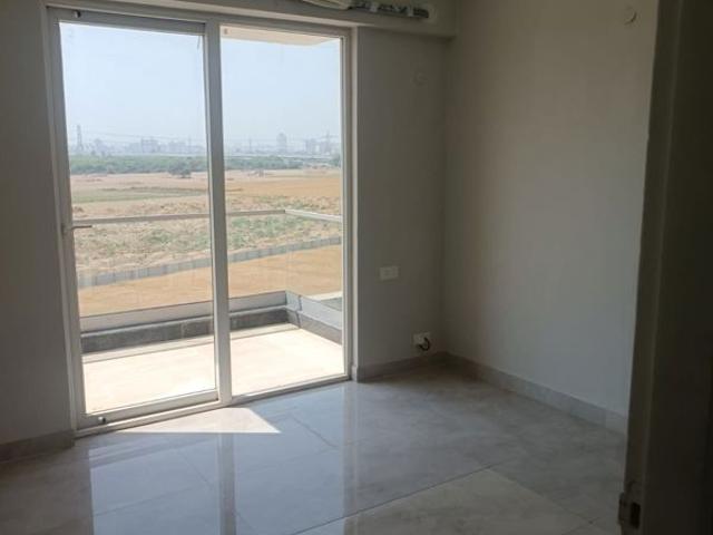 Resale | 3.5 BHK + Pooja Room 1470 Sq.Ft. Apartment in Signature Global City