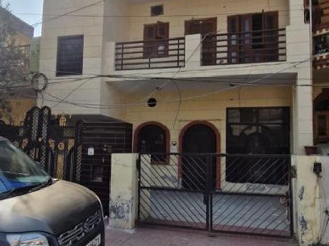 Resale | 3.5 BHK + Pooja Room 160 Sq.Yd. Independent House in Sector 8