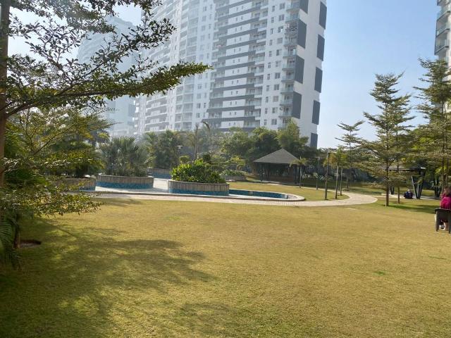 Resale | 3.5 BHK + Pooja Room 1850 Sq.Ft. Apartment in Omaxe Lake