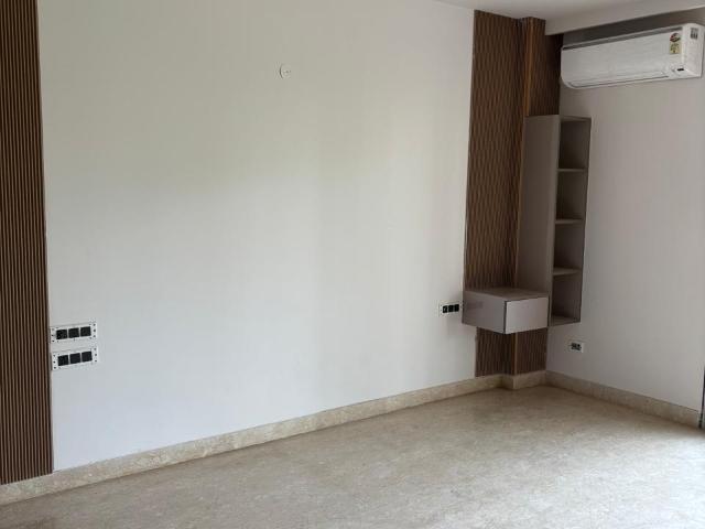 Resale | 3.5 BHK + Pooja Room 1872 Sq.Ft. Apartment in Ireo Uptown