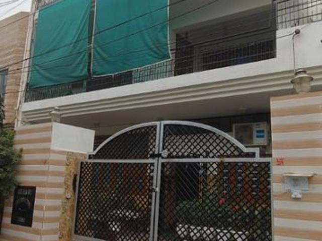 Resale | 3.5 BHK + Pooja Room 250 Sq.Yd. Independent House in Sector 9