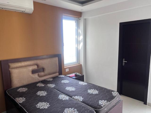 Resale | 3.5 BHK + Pooja Room 2550 Sq.Ft. Apartment in Unitech Harmony