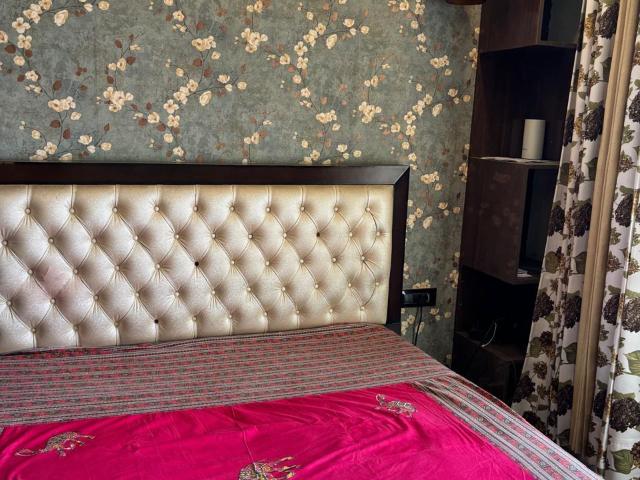 Resale | 3.5 BHK + Pooja Room 2200 Sq.Ft. Apartment in Emaar MGF The Palm Drive Studios