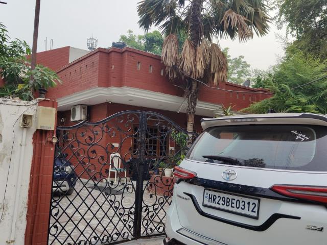 Resale | 3.5 BHK + Pooja Room 500 Sq.Yd. Independent House in Sector 14