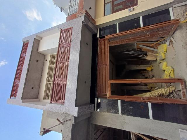 Resale | 3.5 BHK + Pooja Room 50 Sq.Yd. Independent House in Palla