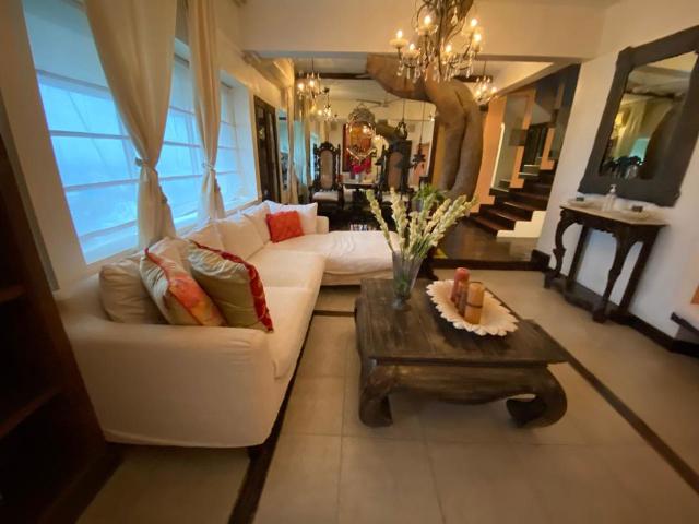 Resale | 3.5 BHK + Prayer Room 3200 Sq.Ft. Villa in Versova