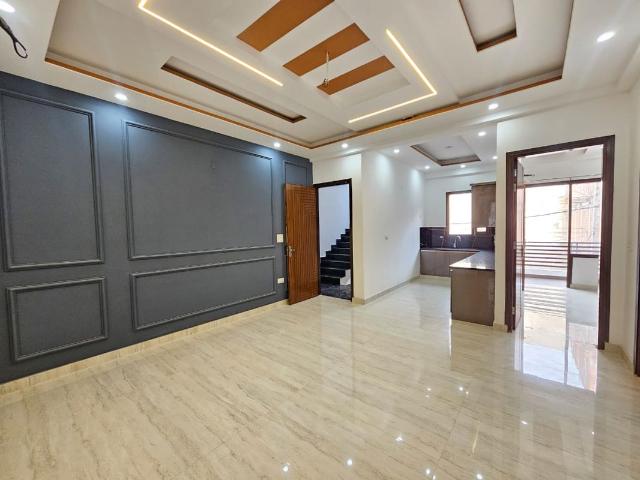 Resale | 3.5 BHK + Prayer Room,Extra Room 2000 Sq.Ft. Apartment in Whitefield