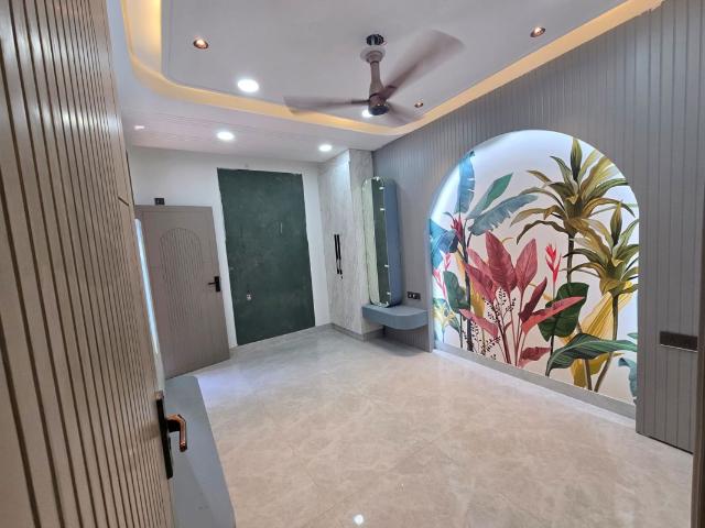 Resale | 3.5 BHK + Prayer Room,Servant Room,Extra Room,Basement 110 Sq.Yd. Apartment in Shiv Nagar