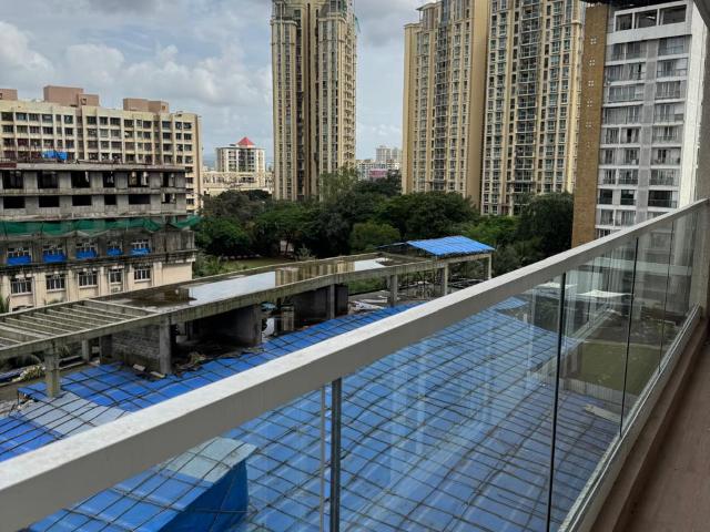 Resale | 3.5 BHK + Servant Room 1205 Sq.Ft. Apartment in Embassy One Thane