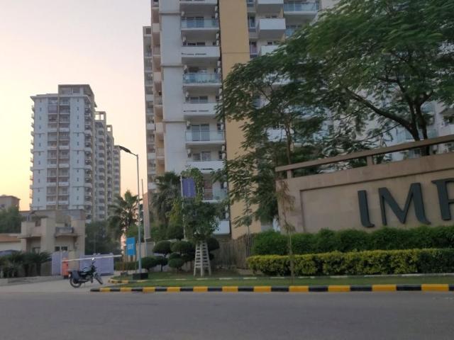 Resale | 3.5 BHK + Servant Room 1228 Sq.Ft. Apartment in Emaar Imperial Gardens